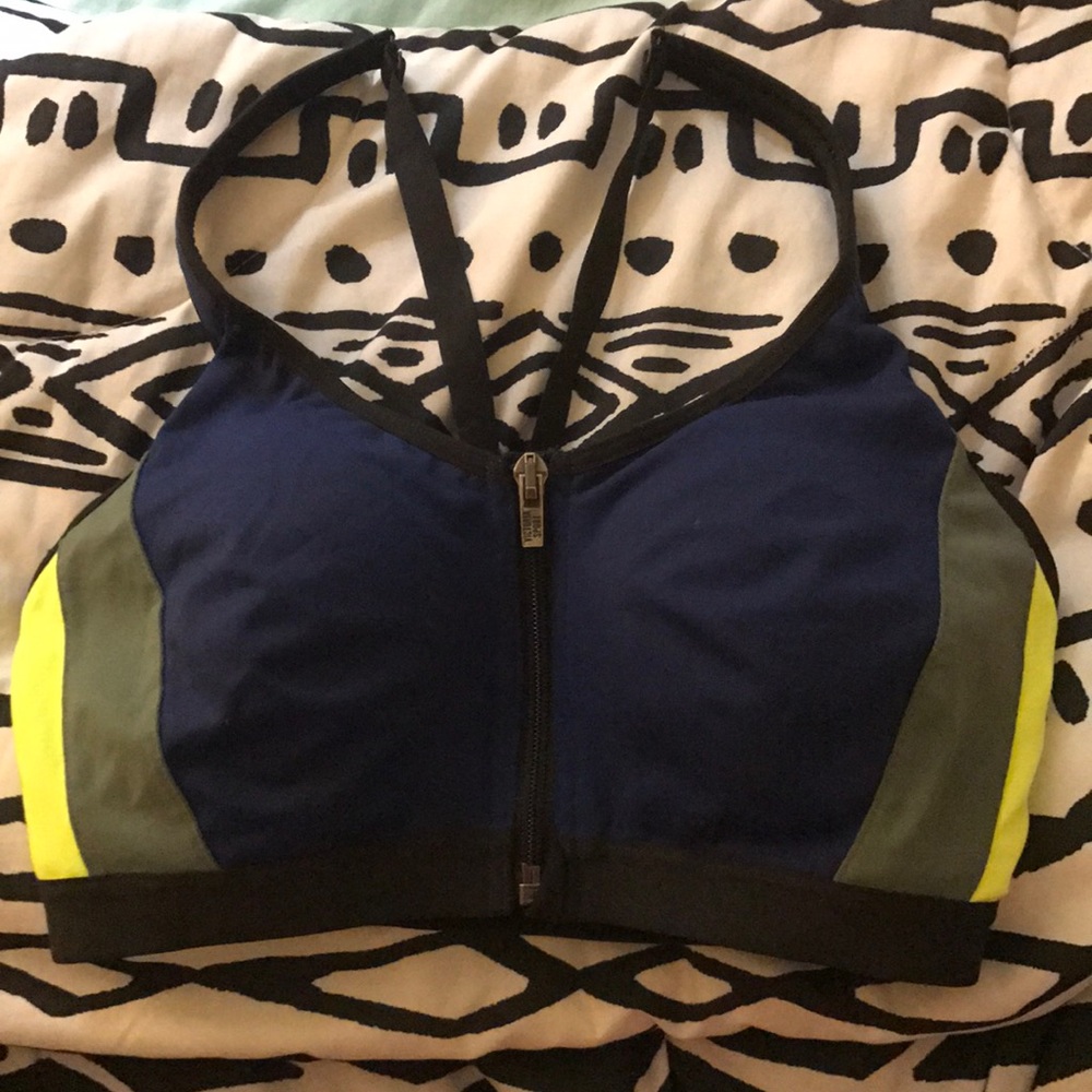 Never Used Victoria's Secret 32D Sports Bra